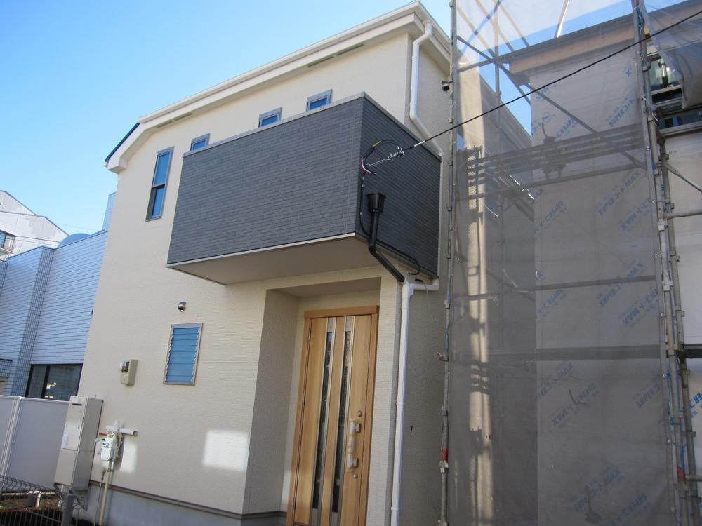 Local appearance photo. Local (12 May 2013) Shooting