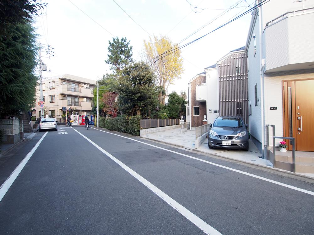 Local photos, including front road. Front road (December 2013) Shooting