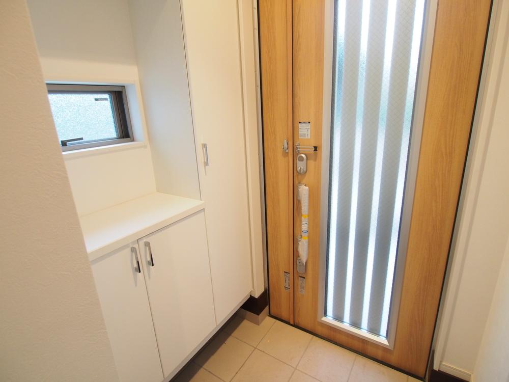 Entrance. B Building entrance (December 2013) Shooting