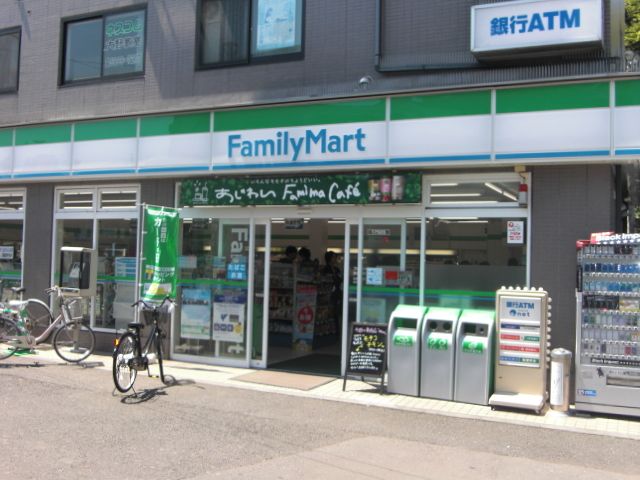 Convenience store. 620m to Family Mart (convenience store)
