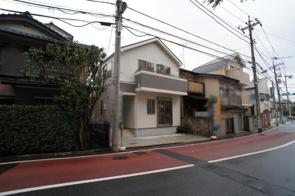 Local photos, including front road. Front road sidewalk also been developed, Safe for small children