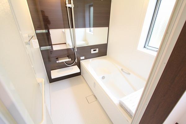 Bathroom. (October 7, 2013) Shooting