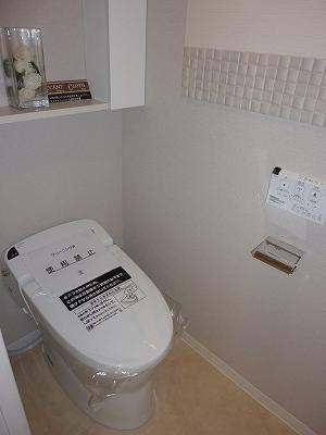 Toilet. Indoor (10 May 2013) Shooting