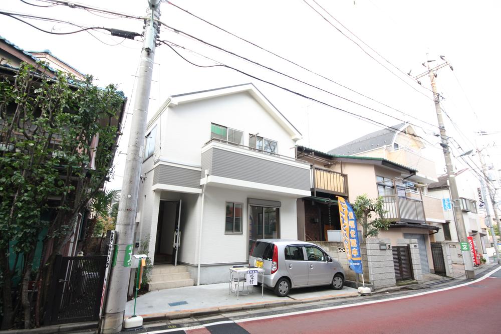 Local appearance photo. Local (11 May 2013) Shooting