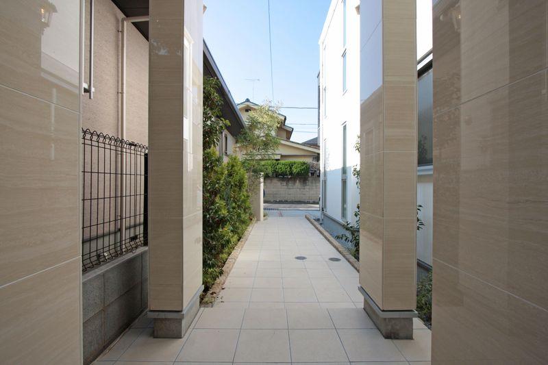 Parking lot. Shakujii Park New construction