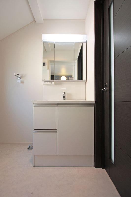 Wash basin, toilet. Shakujii Park New construction