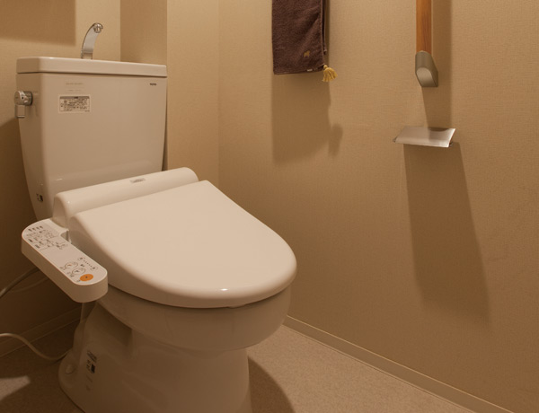 Bathing-wash room.  [toilet] Firmly washed with a powerful swirling flow, Wash all over from the back of the border until the bowl surface. Safe warm water cleaning toilet seat, for example, when cold. Washing ・ Hygienic toilet with a deodorizing function.