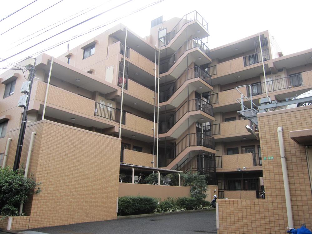 Local appearance photo. Local (12 May 2013) Shooting