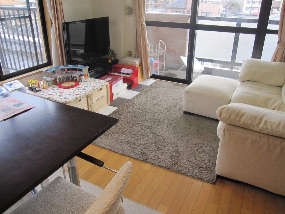 Non-living room. Indoor (12 May 2013) Shooting