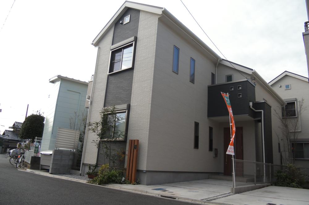 Local appearance photo. Local (11 May 2013) Shooting