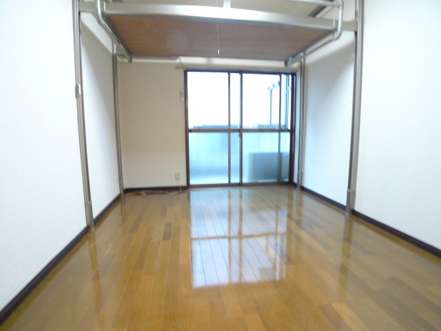 Living and room. Western-style is the cushion floor of 6 quires!