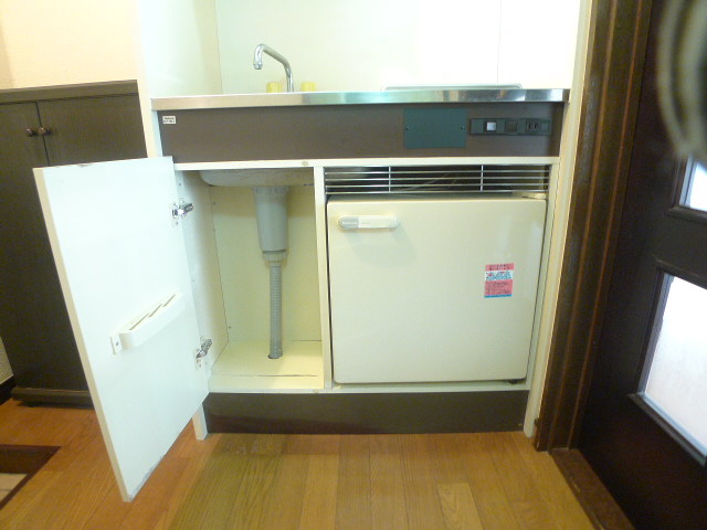 Kitchen. There is housed next to the mini-refrigerator will be placed, such as seasoning!