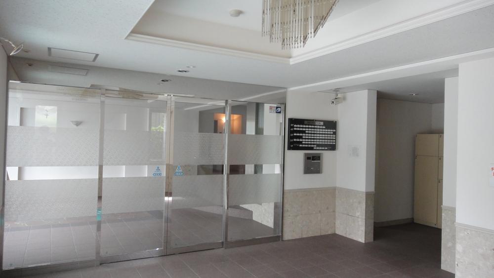 Entrance. Common areas