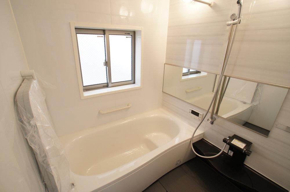 Bathroom. Of course, because it is a bath with a bathroom ventilation dryer, On the day of rain will Jose in your laundry. Also, Since it is a wide tub of which can stretch the legs, You can heal slowly daily fatigue.