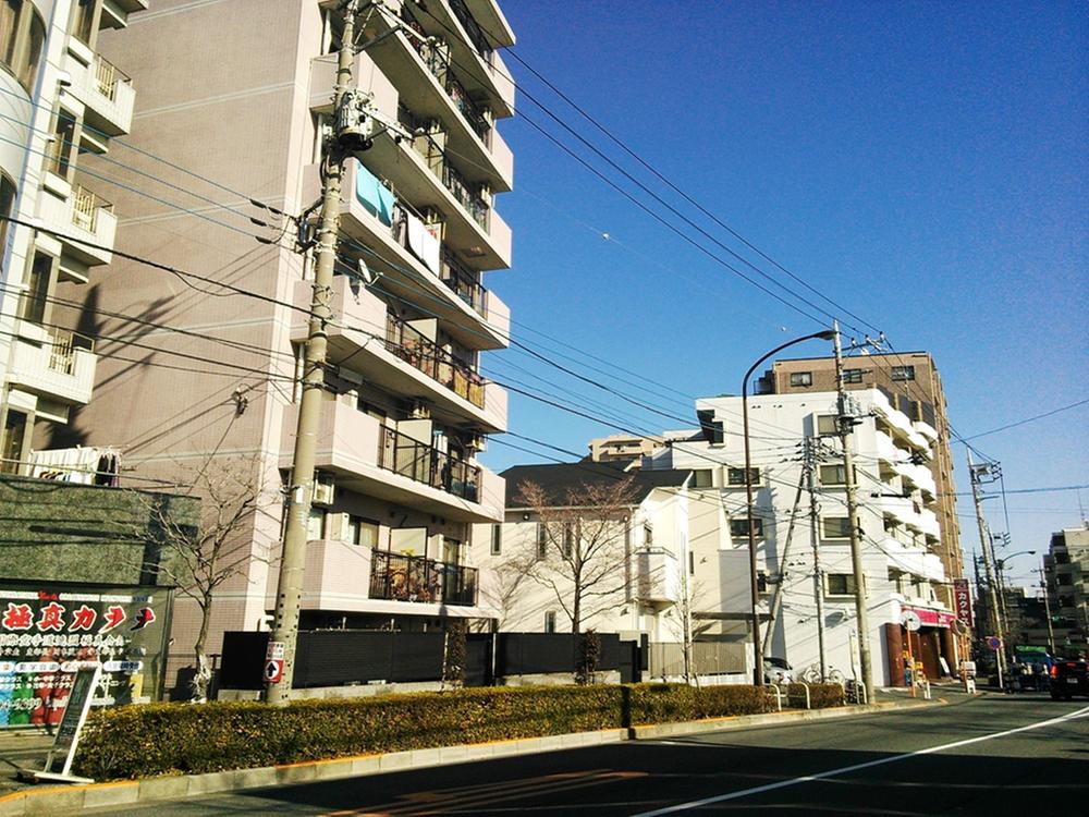 Local appearance photo. Local (12 May 2013) Shooting