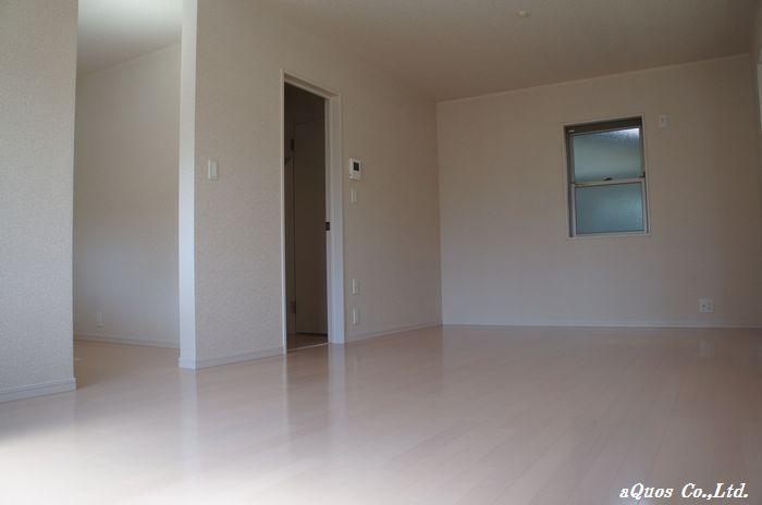 Same specifications photos (living). Same specifications