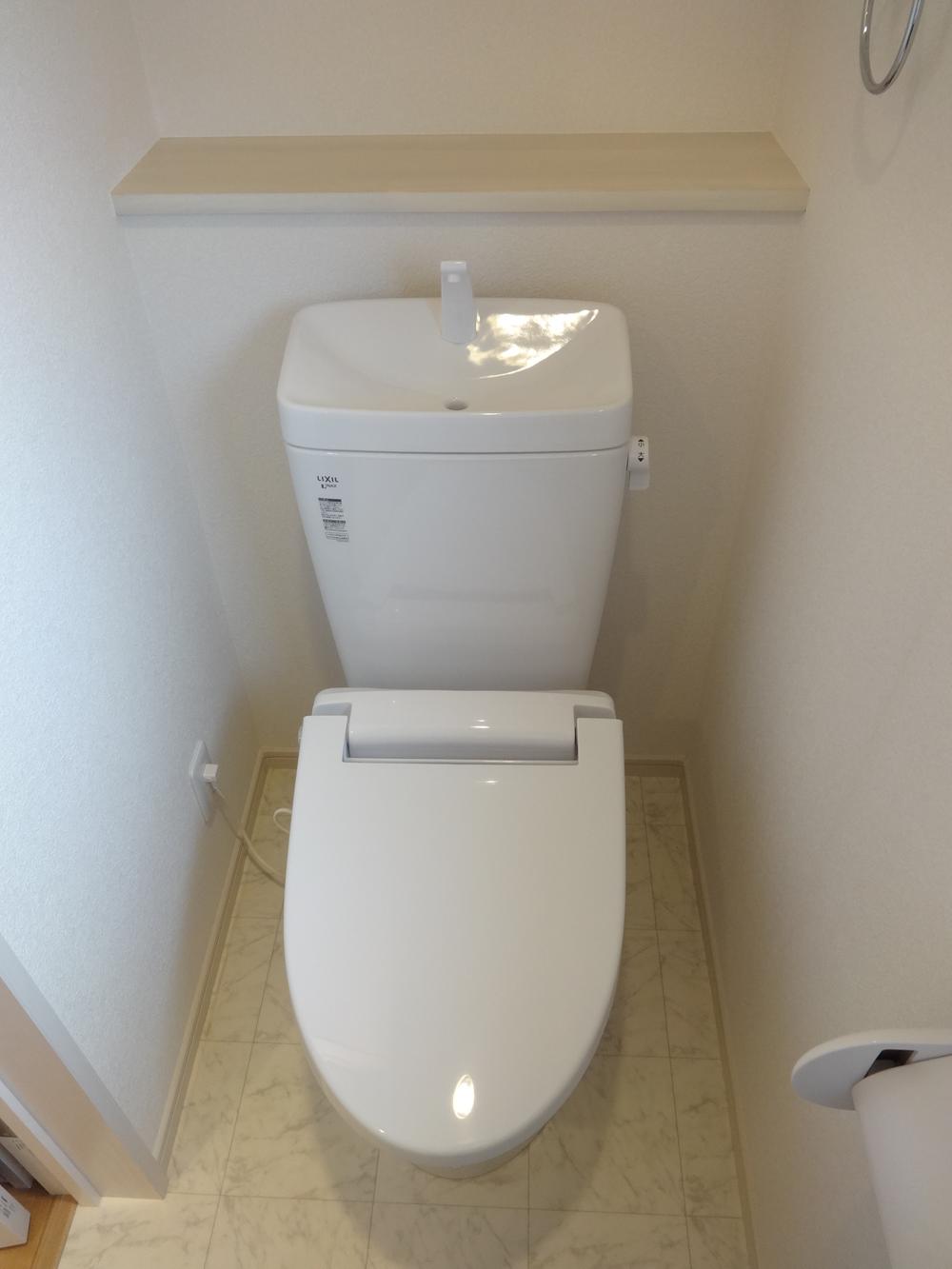 Toilet. Indoor (10 May 2013) Shooting