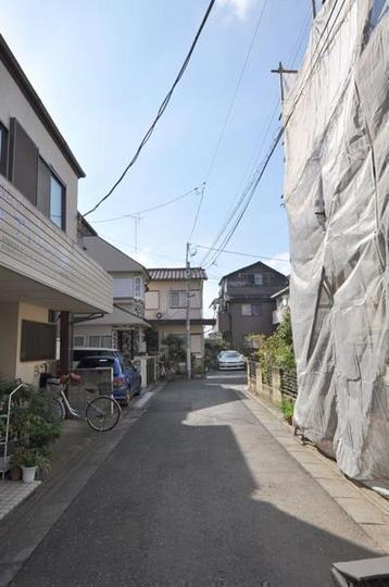Local photos, including front road. The south side of the front road (2013 October shooting)
