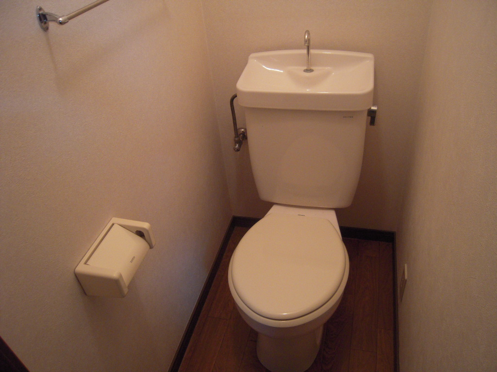 Toilet. ※ It will be in a separate room of the photo.