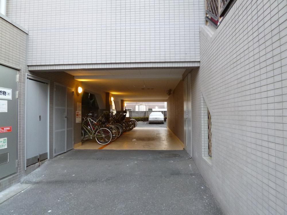 Local appearance photo. Indoor (January 2013) Shooting