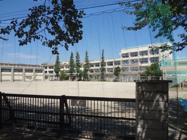 Junior high school. Municipal rich 溪中 school until (junior high school) 590m