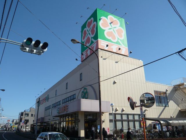 Shopping centre. 840m up to life (shopping center)