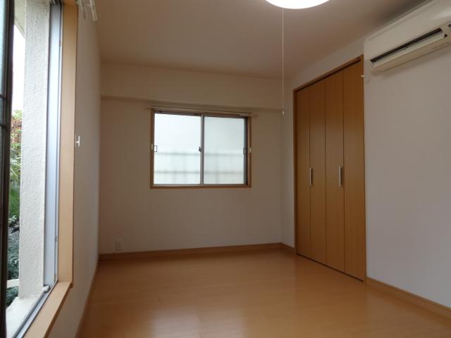 Non-living room. Local (08 May 2013) Shooting