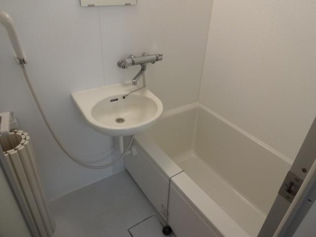 Bathroom. Local (08 May 2013) Shooting