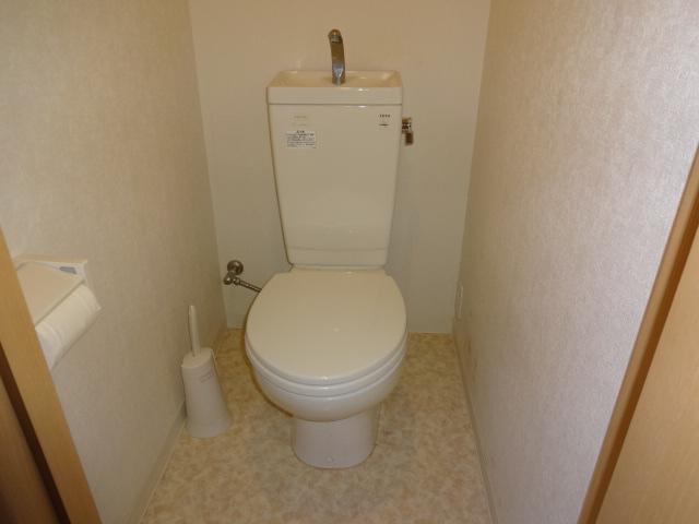 Toilet. Local (08 May 2013) Shooting