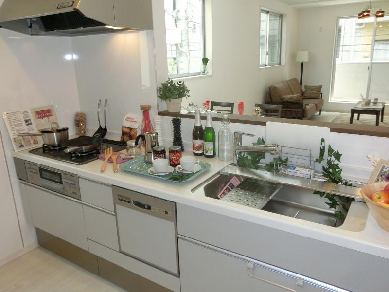 Same specifications photo (kitchen). (Example of construction) kitchen is easy-to-use face-to-face kitchen.