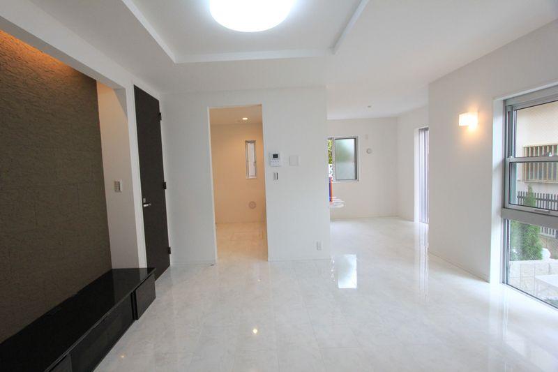 Living. Oizumigakuen New construction