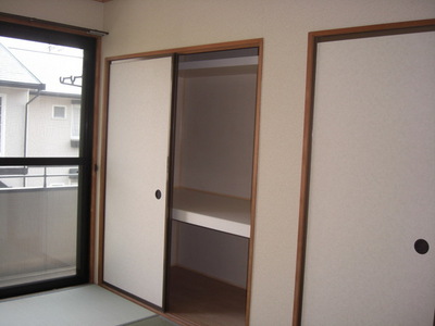 Living and room. ☆ South Japanese-style room 6 quires ☆