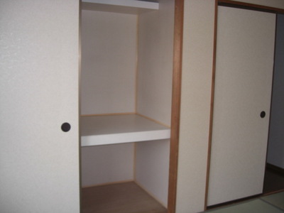 Living and room. ☆ Enter plenty of Japanese-style room of storage also here ☆