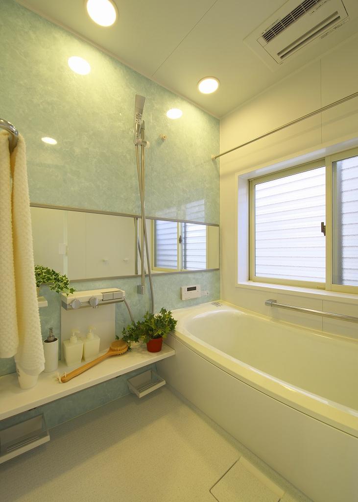 Building plan example (introspection photo). Tub use Sazana of TOTO