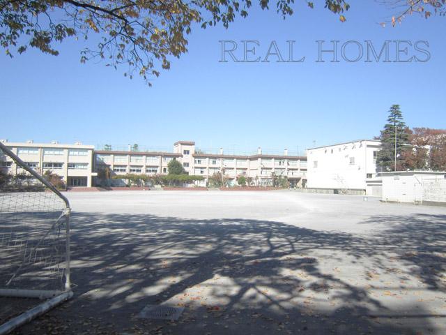 Junior high school. 900m to Nerima Kaishin third junior high school