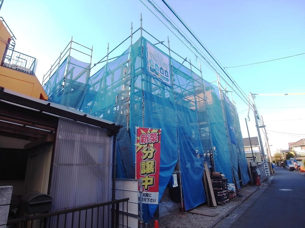 Local photos, including front road. Local (11 May 2013) Shooting