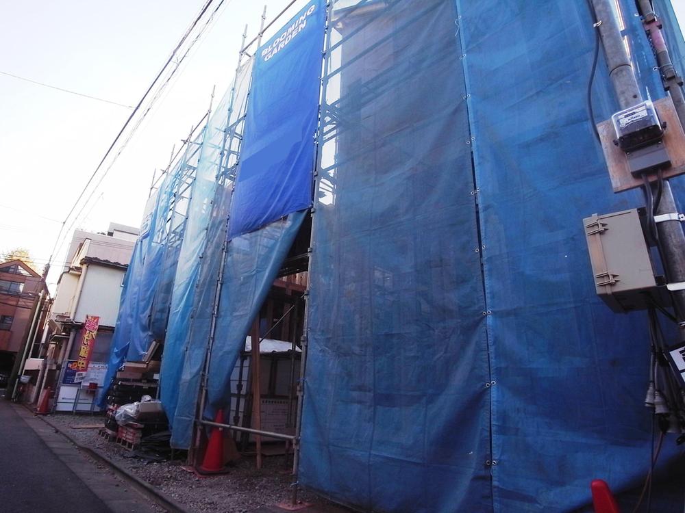 Local photos, including front road. Local (11 May 2013) Shooting