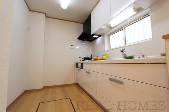 Kitchen. Room (August 2013) Shooting