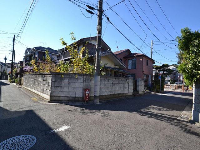 Local photos, including front road. Shimoshakujii 3-chome contact road situation 2013.11.21 the time of shooting