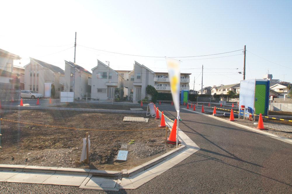 Local photos, including front road. station ・ education ・ Shopping facility is moisture of walking distance location. 