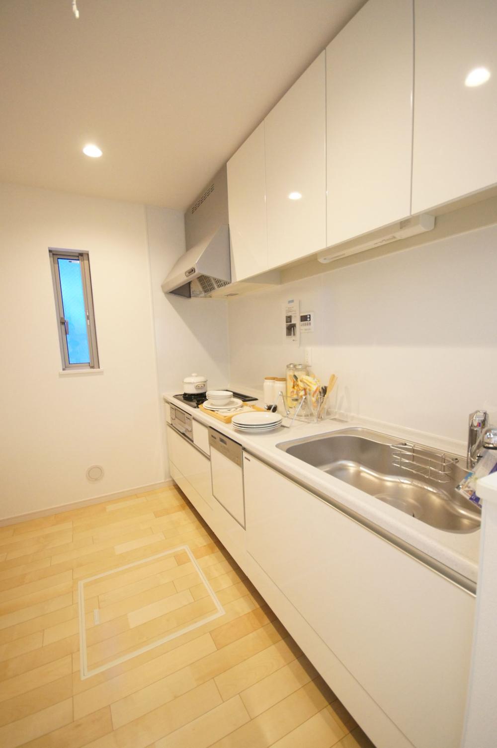 Same specifications photo (kitchen). It is the example of construction of the kitchen. It will be equipped with a dishwasher. 