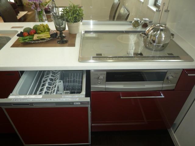 Other Equipment. Open type of order kitchen, IH cooking heater ・ Dishwasher ・ All-in-one water purification plug ・ Equipment such as low noise sink is equipped with. <Model building: April 2013 shooting>