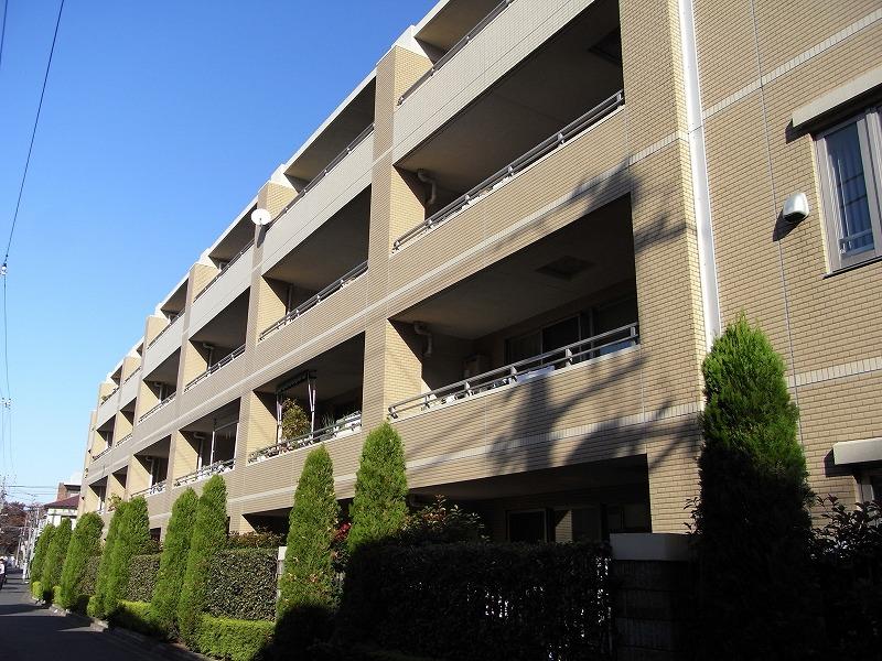 Local appearance photo. Around the building are arranged to be aware of green, We are familiar with well into the surrounding environment.