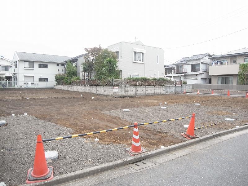 Local appearance photo. Subdivision, including the northeast corner lot