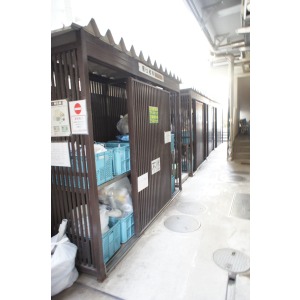 Other common areas. On-site waste yard. 24-hour garbage can out.