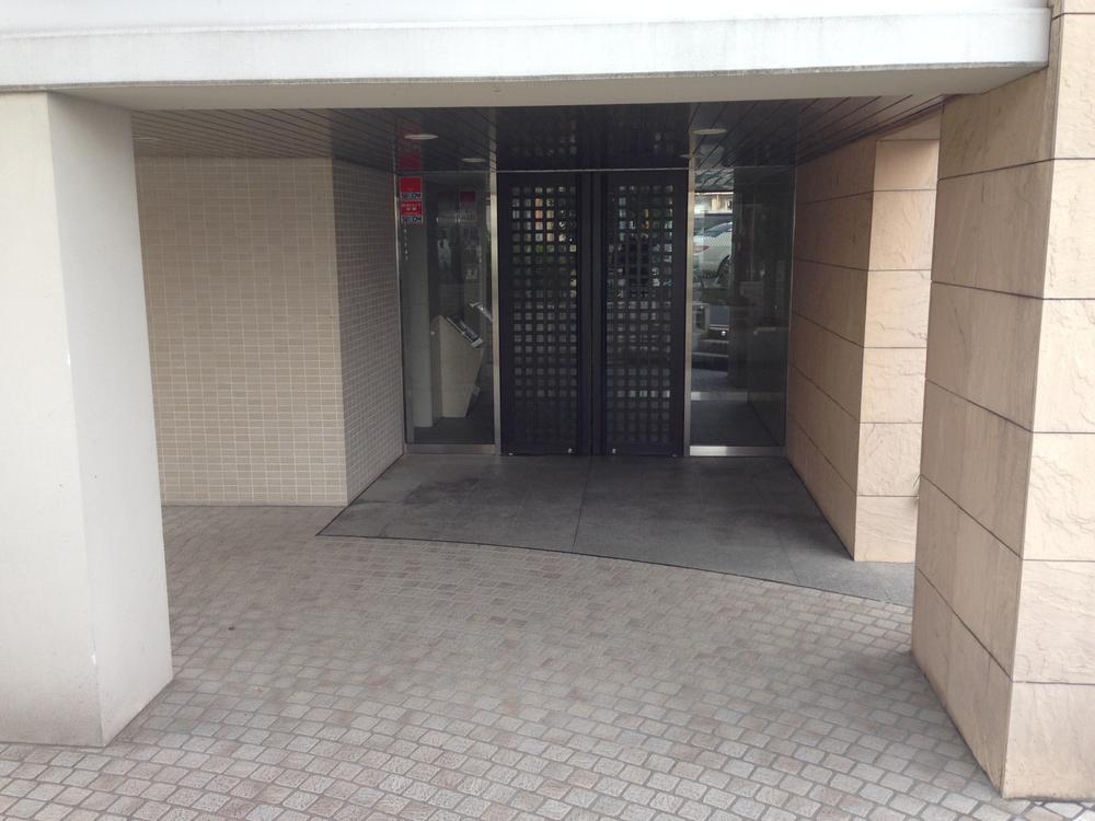 Entrance. Common areas