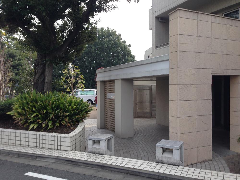 Local appearance photo. Local (11 May 2013) Shooting