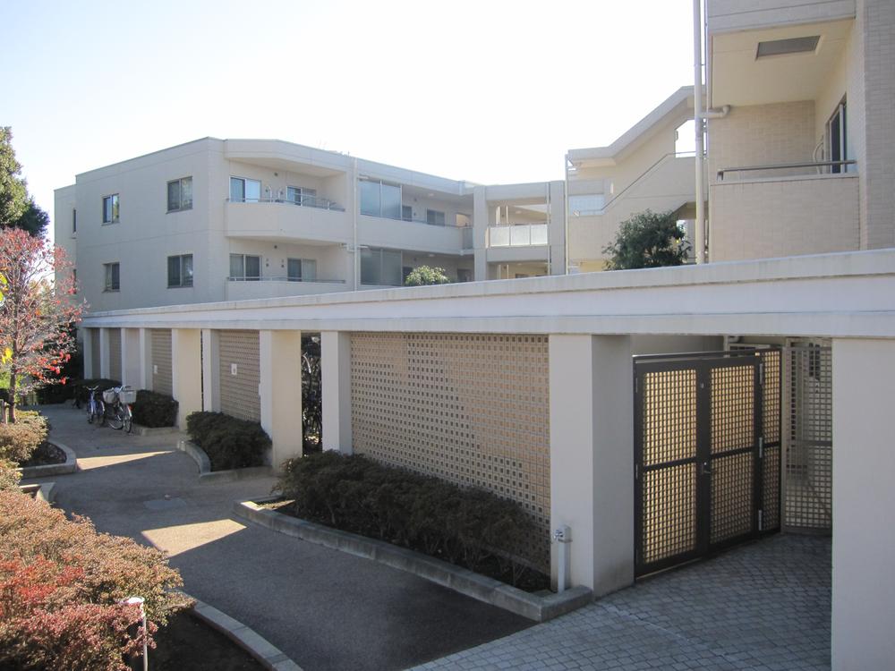 Local appearance photo. Local (11 May 2013) Shooting