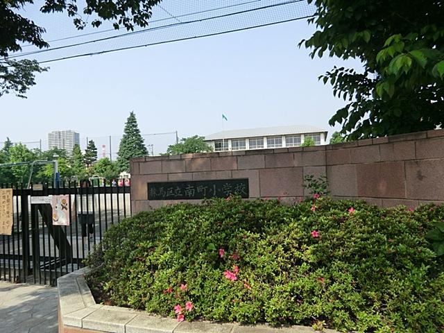 Primary school. 883m to Nerima Minamicho Elementary School
