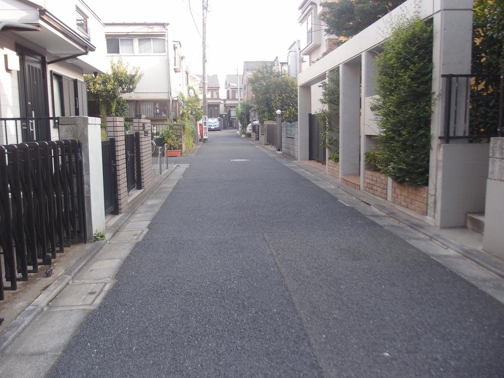 Local photos, including front road. Front road photo